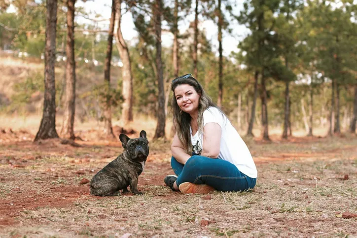 Neurocientista e geneticista Camilli Chamone desenvolveu método para restabelecer a saúde mental canina