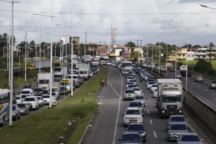 BR-324, a principal via de acesso a Salvador: os  engarrafamentos viraram rotina