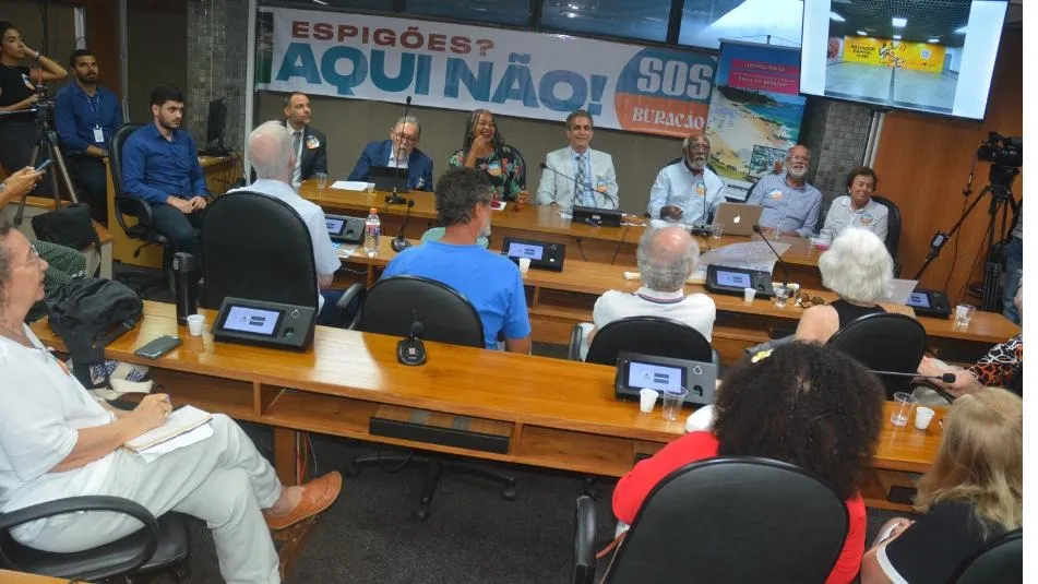 O SOS Buracão reúne moradores, comerciantes e entidades ambientalistas que protestam contra a construção dos três espigões
