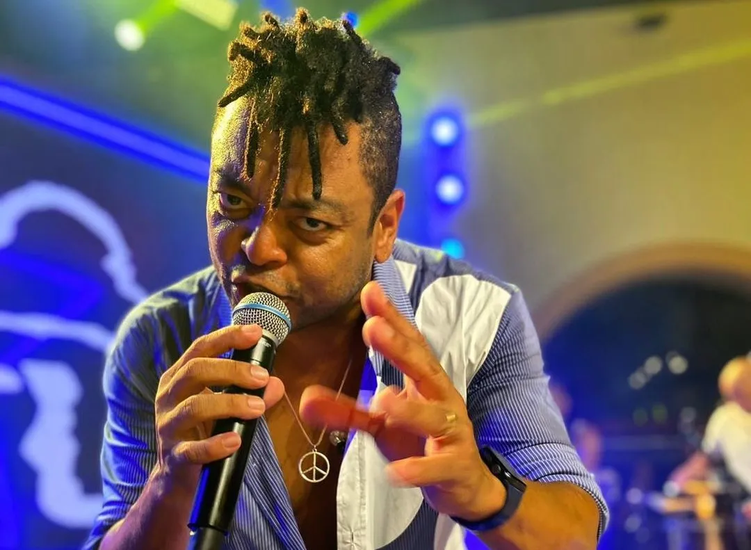 Nos vocais de Dan Miranda, a faixa mistura o axé Music com referências da música caribenha