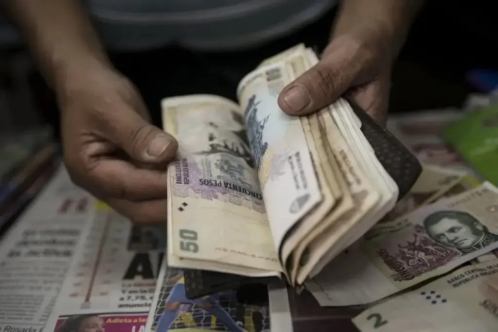 Em 2023, o Banco Central acrescentou uma nota de 2 mil pesos à economia argentina