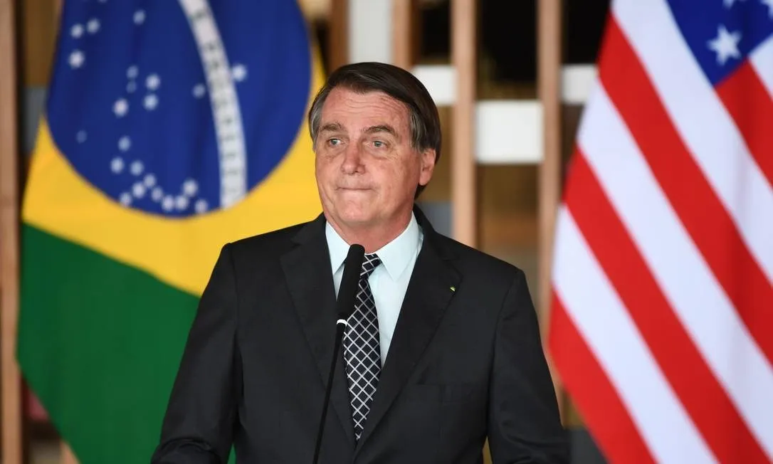 PF disse que no caso de Bolsonaro, foi feita uma transferência de câmbio no dia 27 de dezembro
