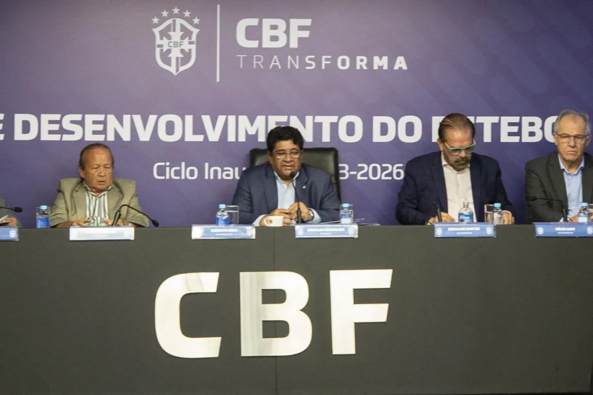 CBF tenta manter Ednaldo Rodrigues (ao centro) na presidência