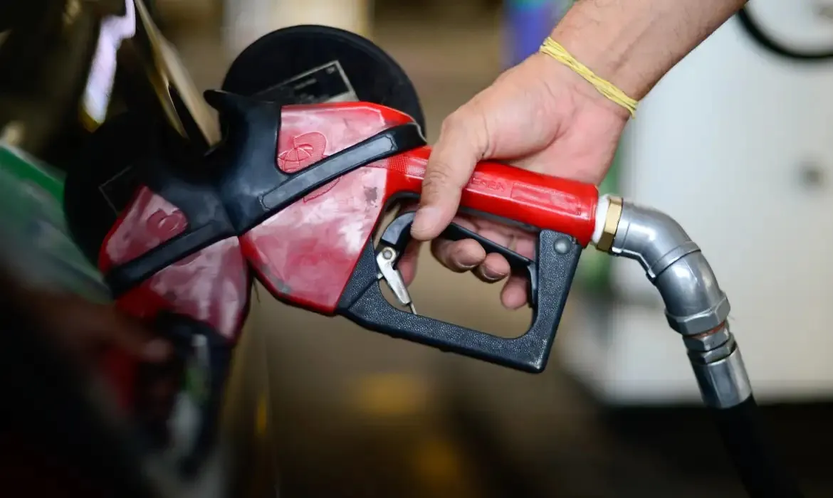 A partir de hoje, a arrecadação volta a ser integral: R$ 0,35 por litro de diesel