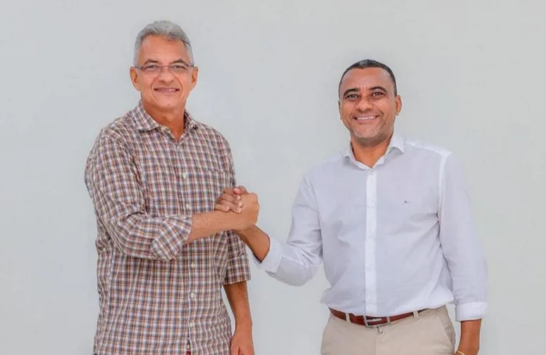 Del Cristo Rei (PSC, ao lado do prefeito Dinha Tolentino (UB) está no segundo mandato como vereador de Simões Filho, sendo eleito em 2016 e reeleito em 2020