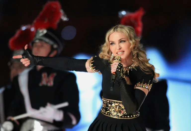 Madonna em sua apresentação no intervalo do Super Bowl, em 2012