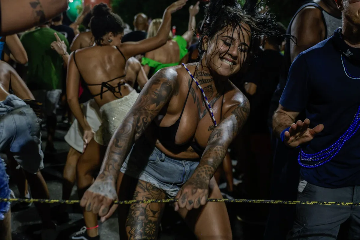 Xanddy Harmonia garante a festa da galera no pré-carnaval de Salvador
