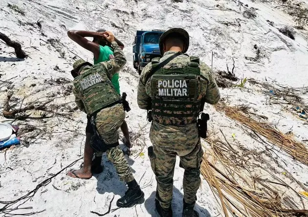 Imagem ilustrativa da imagem Homens são presos em flagrante suspeitos de extrair areia ilegalmente