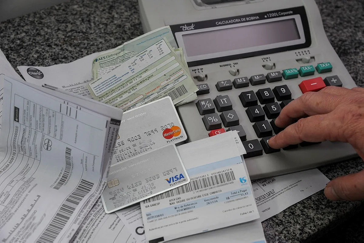 Entre os principais responsáveis pelo endividamento do consumidor está o cartão de crédito