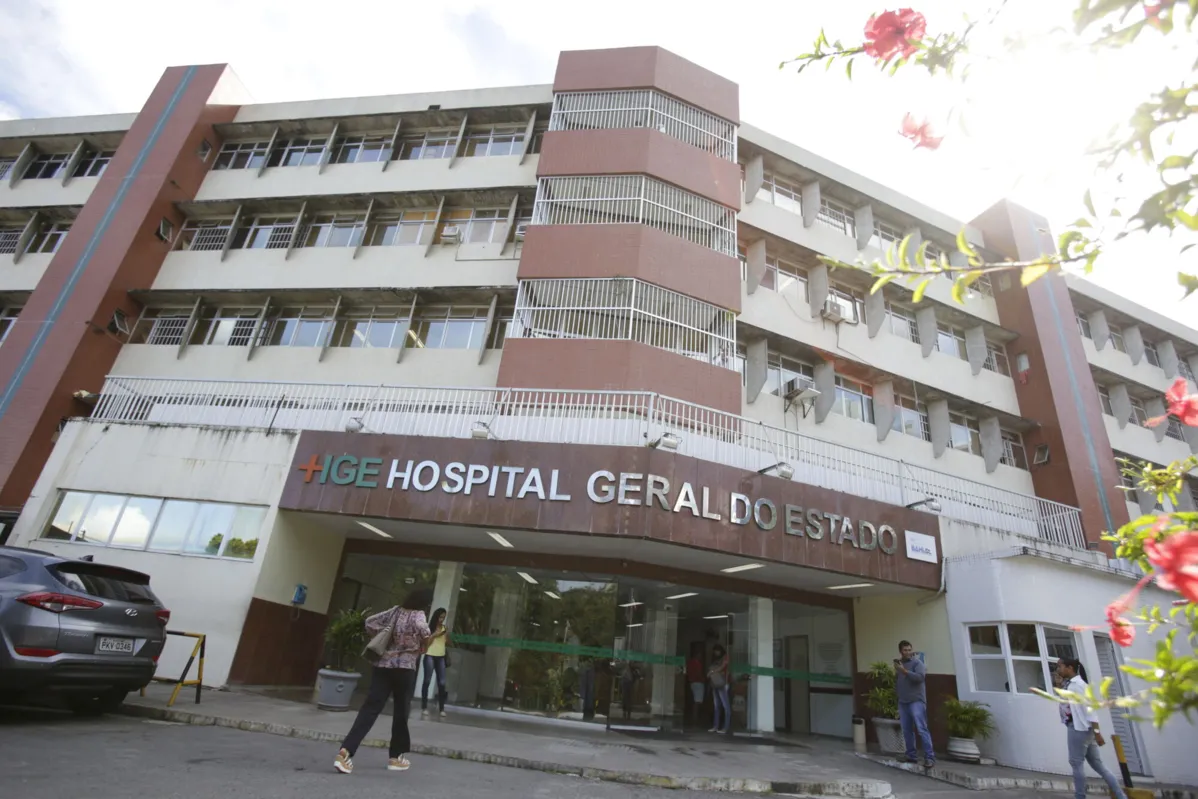 Vítima foi encaminhada Hospital Geral do Estado (HGE), onde está internada em estado grave