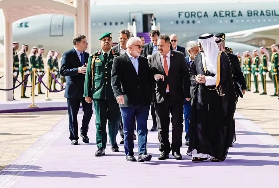 Na Arábia Saudita, Lula se reunirá com o príncipe herdeiro saudita, Mohammed bin Salman