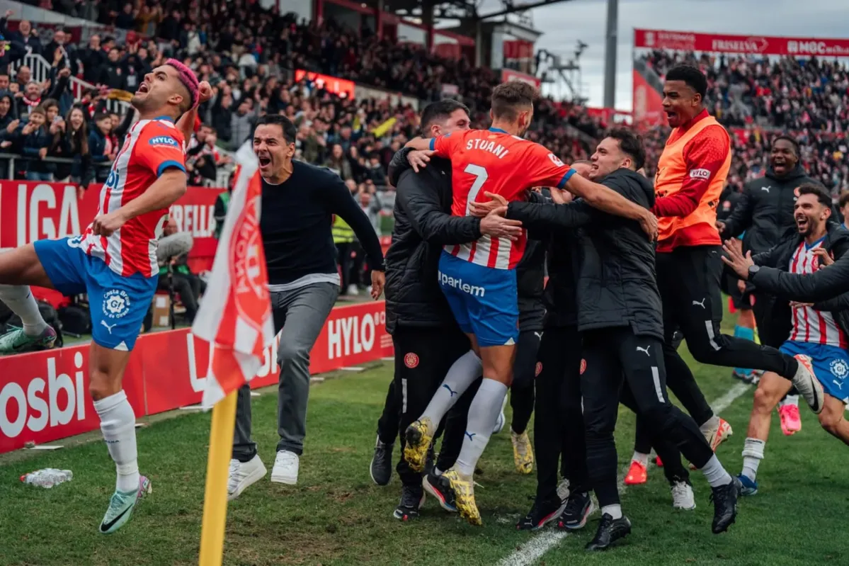 Última Divisão on X: O Bahia escapou do rebaixamento, mas outro time do  Grupo City caiu hoje: O Montevideo City Torque voltou pra 2ª divisão  uruguaia após empate com o Nacional-URU.  /