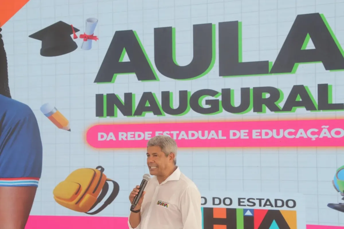 Jerônimo discursou para o público no evento de aula inaugural da rede estadual de ensino, em Feira de Santana