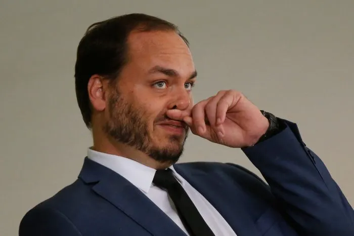 PF apreende computador da Abin nos pertences de Carlos Bolsonaro | A TARDE