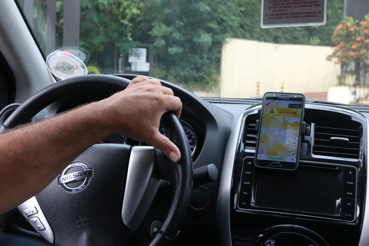 Projeto formaliza na legislação a permissão para a instalação de blindagem em táxis e veículos utilizados para transporte de passageiros