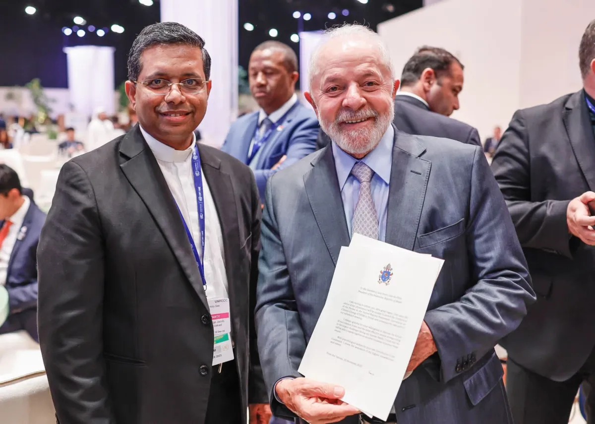 Lula recebeu a carta enviada pelo Papa Francisco durante a COP 28