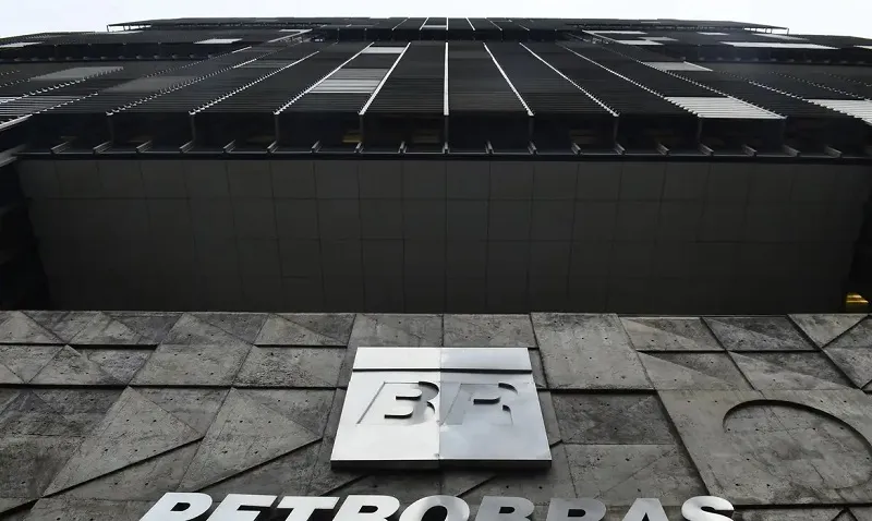 A Petrobras receberá até US$ 35 milhões com a venda da totalidade de sua participação nos dois campos