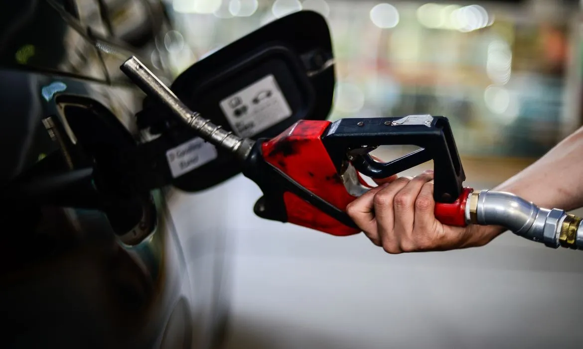 No momento, a Petrobras está mantendo estáveis seus preços de venda de gasolina às distribuidoras