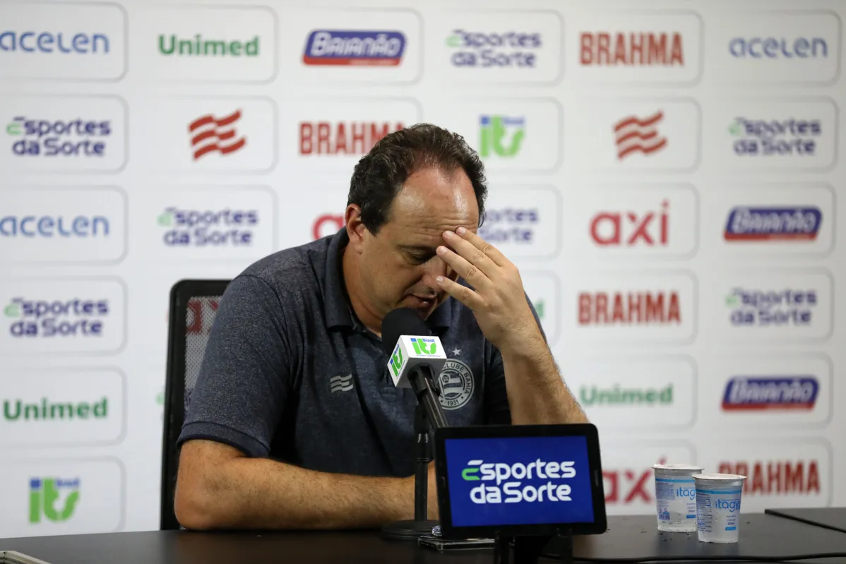 Rogério Ceni respondeu aos questionamentos da imprensa após a derrota para o São Paulo