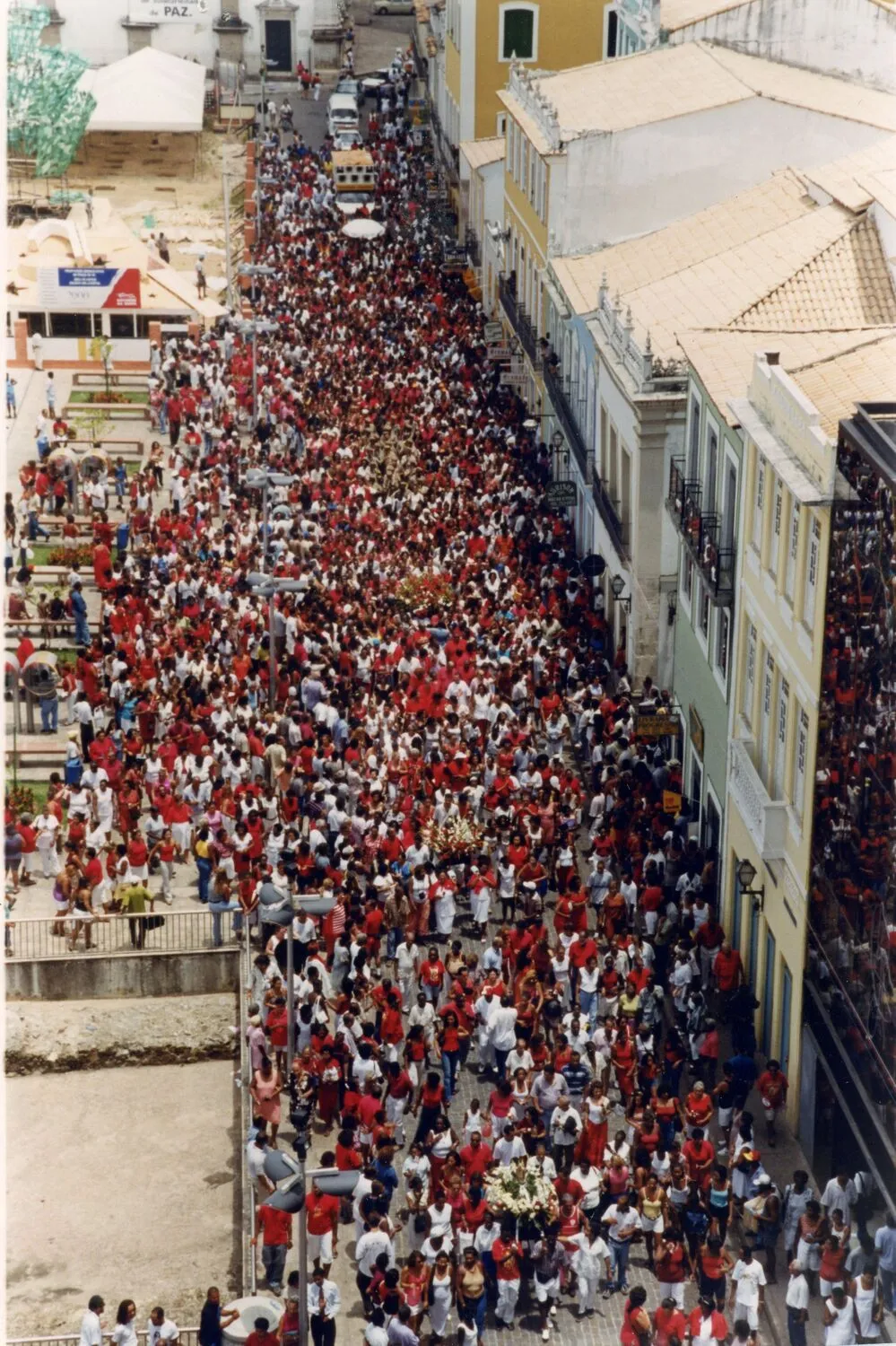 Dois aspectos da Festa de Santa Bárbara: a fase da revitalização,  na década de 90, e o período do esvaziamento com ameaça de desaparecimento, sobretudo na década de 1980