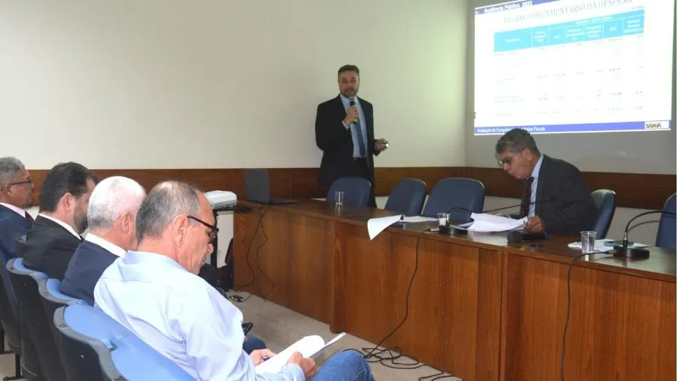 Manoel Vitório esteve presente na Alba para falar  manutenção do ritmo de investimentos públicos e baixo endividamento do Estado