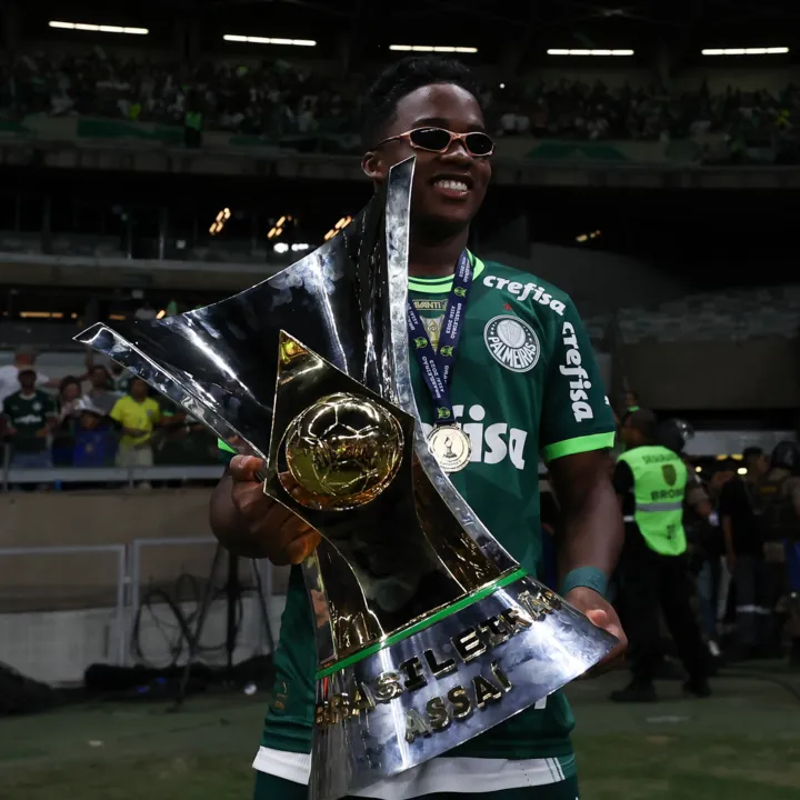 Endrick comemora a conquista do Campeonato Brasileiro 2023