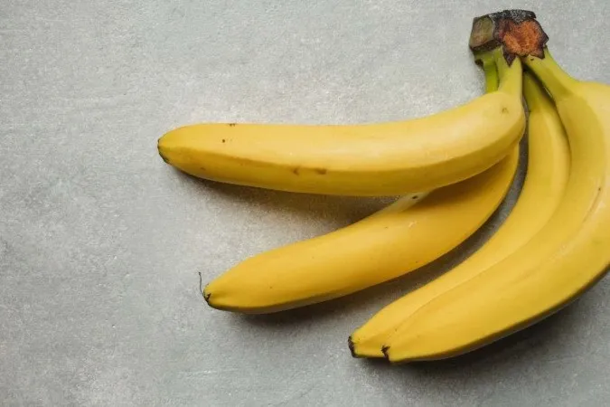 Rica em potássio, a banana ajuda a restaurar os minerais perdidos pelo corpo no processo de desidratação