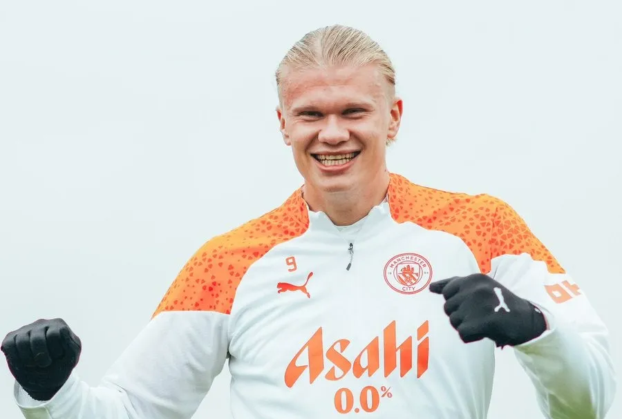 Haaland durante treino com o Manchester City