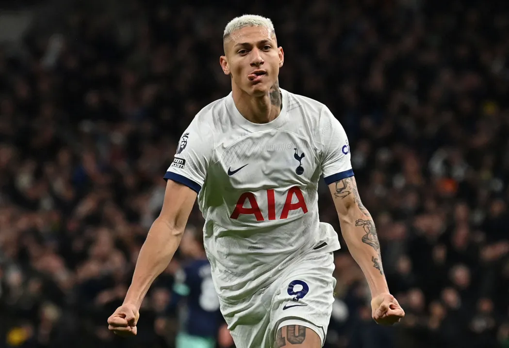 Richarlison comemorando gol pelo Tottenham na Premier League