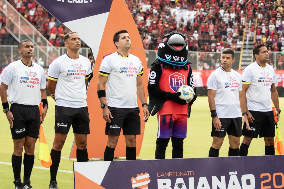 Equipe de arbitragem que atuou no Ba-Vi deste domingo, 18