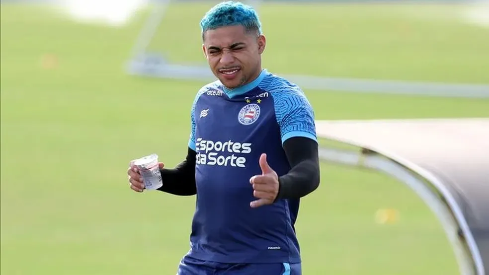 Vitor Jacaré durante treino com o Bahia