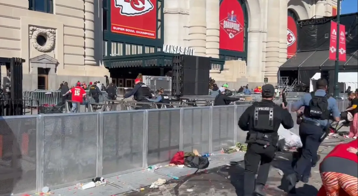 Ataques a tiros durante desfile do Super Bowl