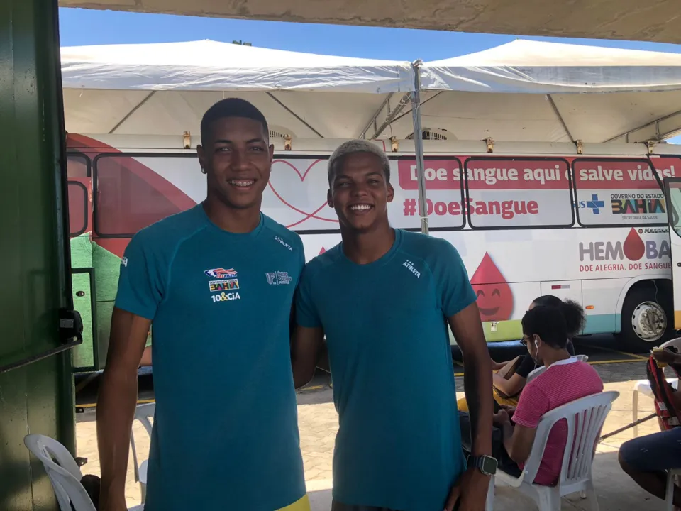 Felipinho e Carlinhos, atletas de Futevôlei.