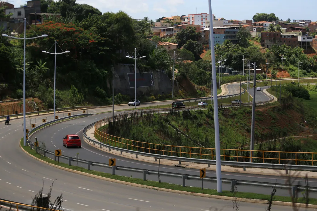 Vista da Avenida Mário Sérgio, popularmente conhecida como Via Barradão