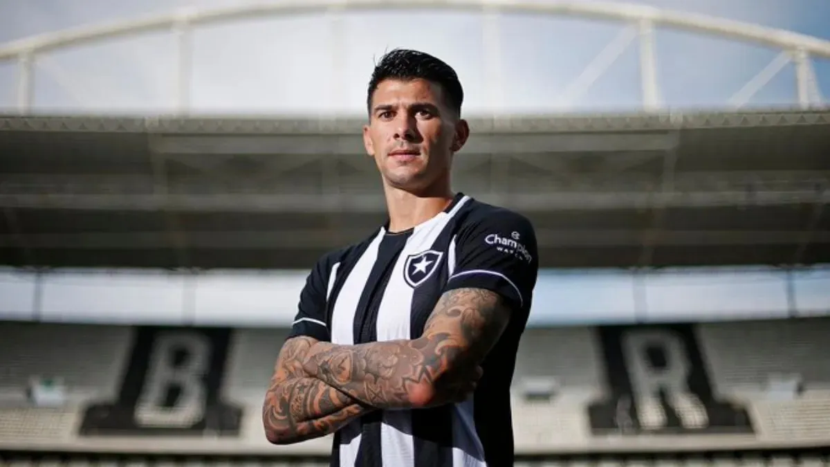 Victor Cuesta defendeu o Botafogo por uma temporada