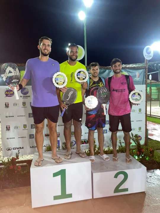 Murilo Valadares (à esquerda) e Mário Camilo conquistaram o primeiro torneio internacional ITF de Beach Tennis na categoria masculina