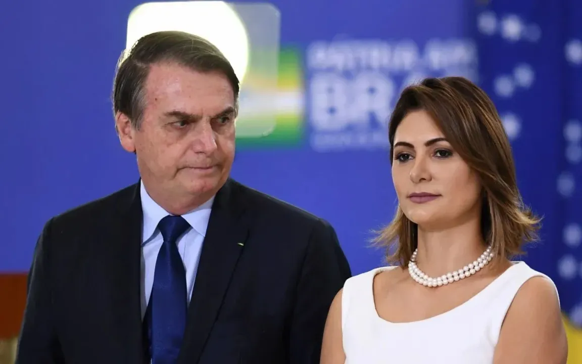 Bolsonaro é atualmente o presidente de honra do PL; Michelle preside o PL Mulher