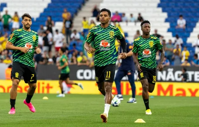 Jogadores do Brasil durante aquecimento