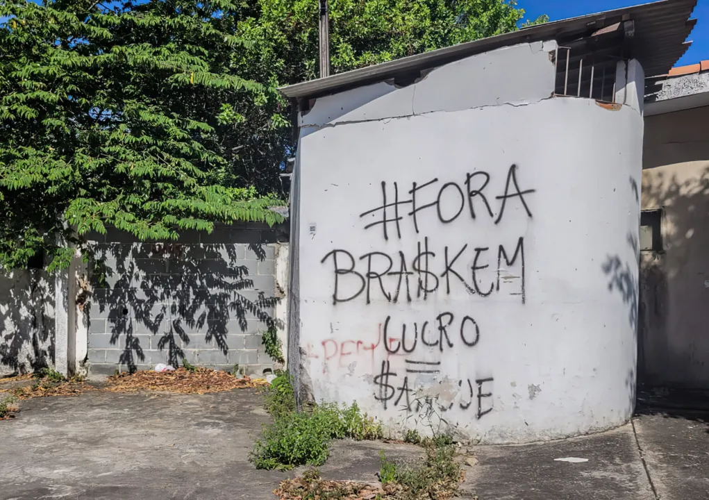 Protesto fechou a Avenida Fernandes Lima e travou o trânsito na região