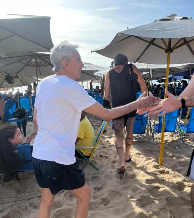 Caetano Veloso flagrado no Porto da Barra