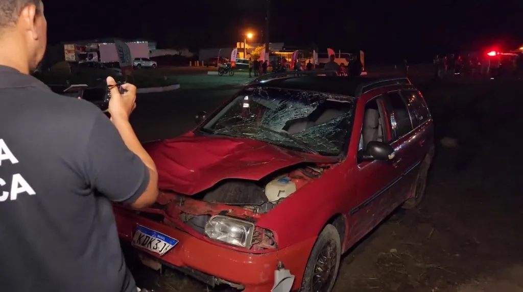 Empresário passava no momento e até tentou escapar, mas acabou indo para o mesmo lado do veículo