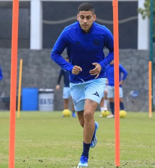 Camilo Cándido durante treinamento no Cruz Azul