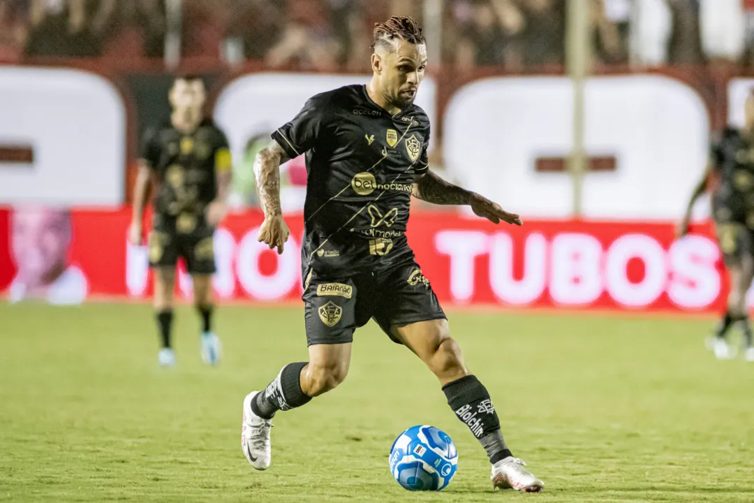 Wellington Nem em ação pelo Vitória