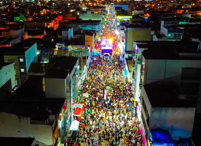 Folia do ano passado. Este ano, o tema da festa antecipada é ‘Carnaval de Todos’