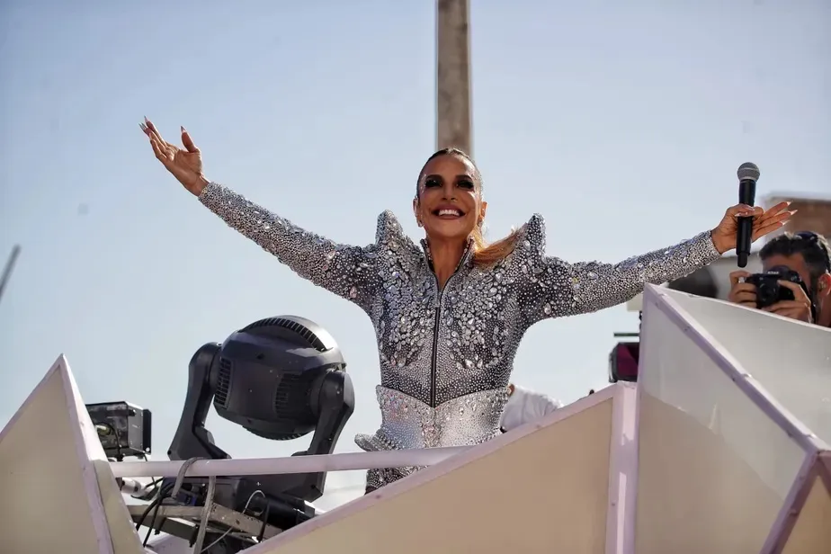 Uma das maiores estrelas da festa, Ivete Sangalo completa 30 anos de carreira e traz novidades para o trio