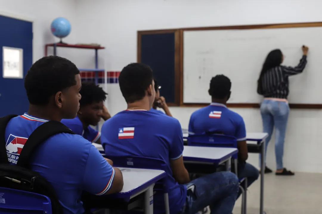 Educadores aplicam seus conhecimentos em sala de aula