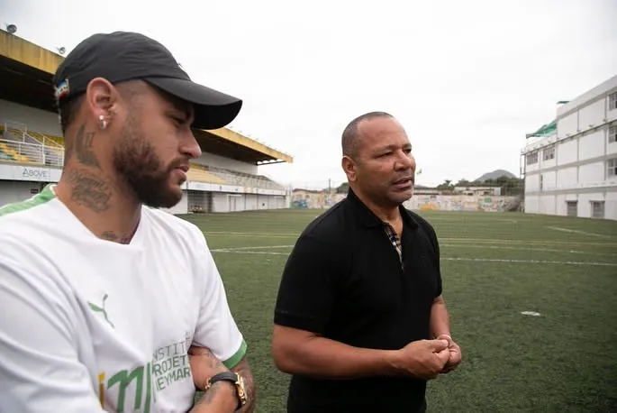 Pai do camisa 10 teria ajudado Daniel Alves em processo judicial