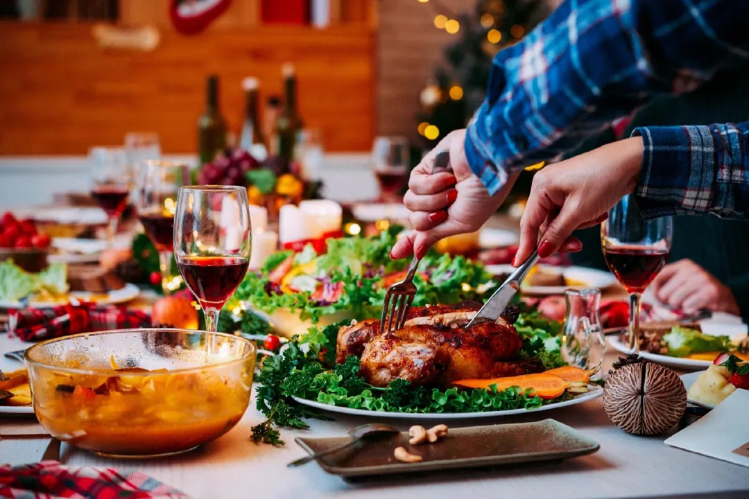 Um dos vilões da ceia de natal é o azeite, chegando a custar R$ 40 reais