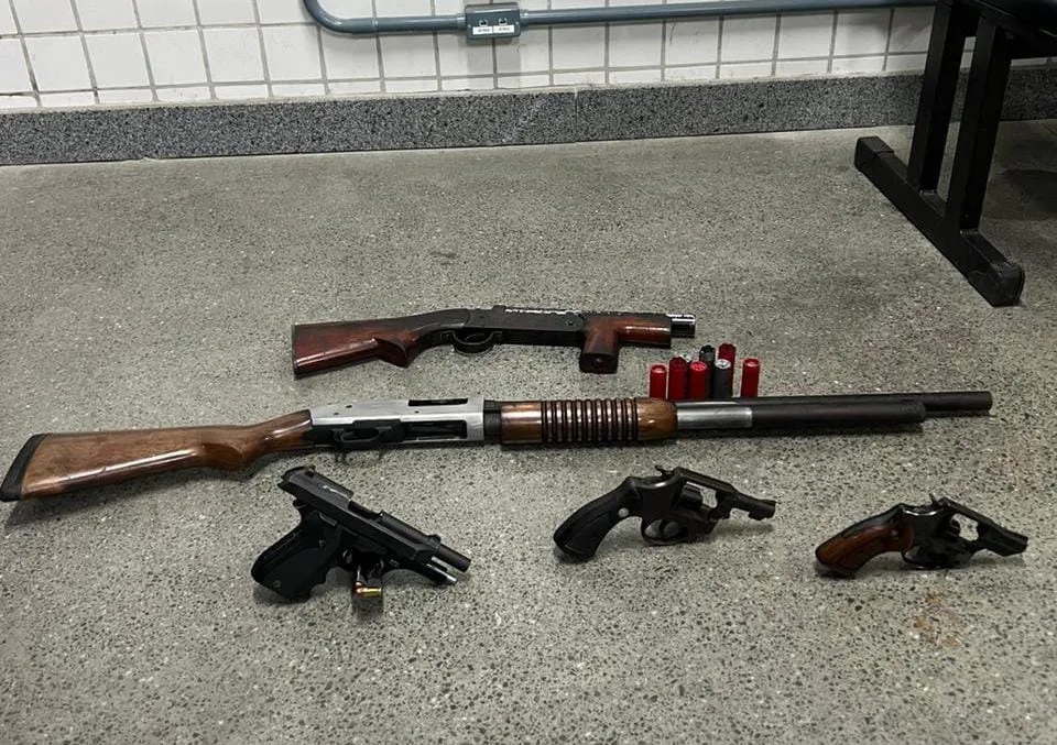 Grupo foi interceptado com armamentos em estradas próximas à cidade de Jequié