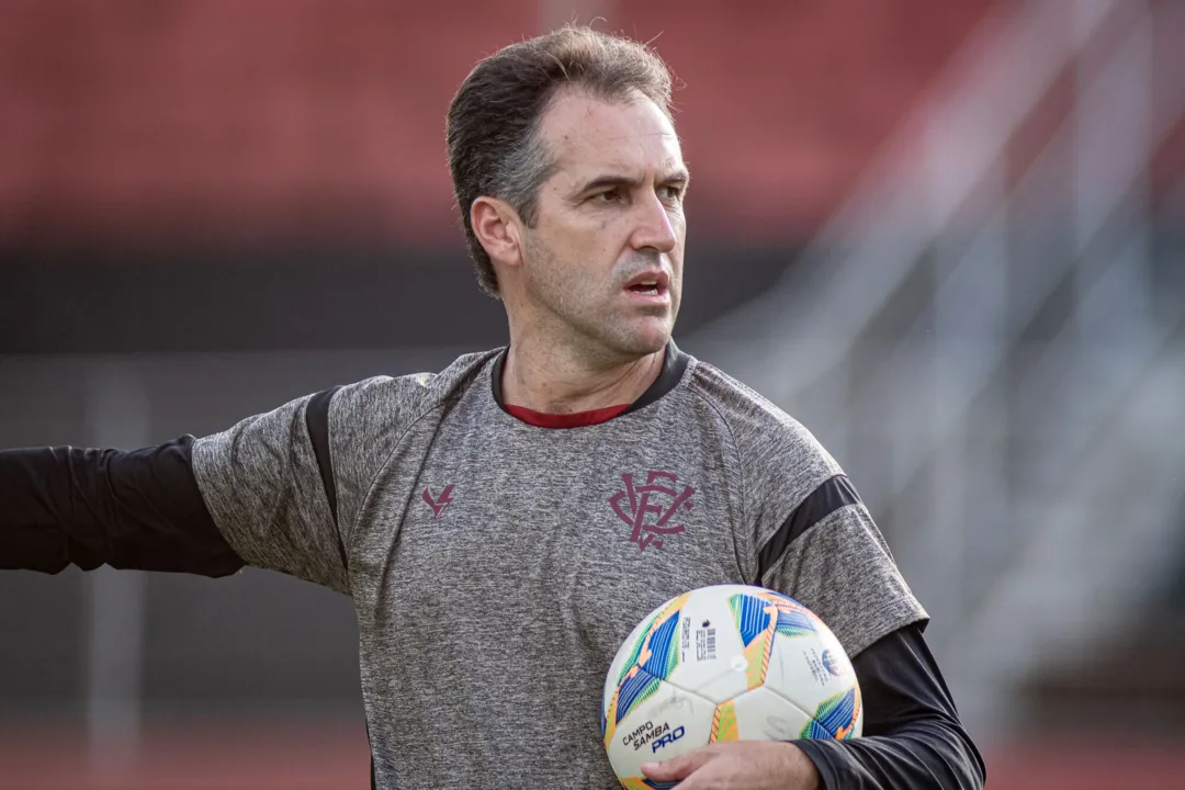 Leo Conde durante treino do Vitória